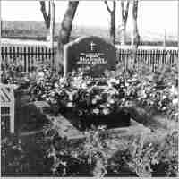 094-0176 Das Grab Otto Troykes auf dem Friedhof des Forstamtes Grauden.jpg